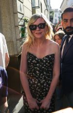 KIRSTEN DUNST Greets Fans After Gucci Spring/Summer 2025 Show at Milan Fashion Week 09/20/2024