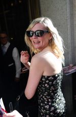 KIRSTEN DUNST Greets Fans After Gucci Spring/Summer 2025 Show at Milan Fashion Week 09/20/2024
