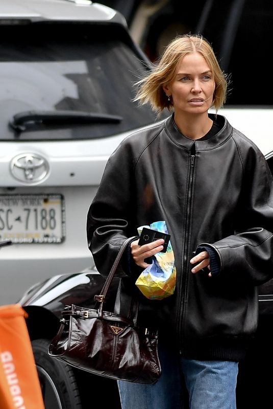 LARA WOTINGHTON Out Shopping in New York 09/18/2024