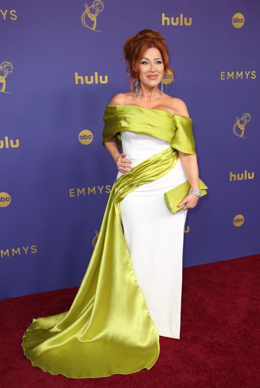 LISA ANN WALTER at 76th Emmy Awards at Peacock Theatre in Los Angeles 09/15/2024