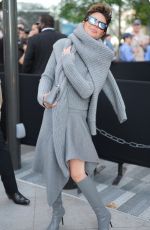 LISA RINNA Arrives at Michael Kors Fashion Show in New York 09/10/2024