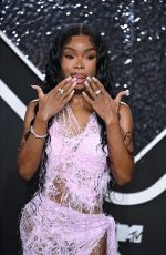 LOLA BROOKE at 2024 MTV Video Music Awards in New York 09/11/2024