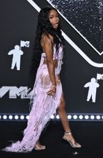 LOLA BROOKE at 2024 MTV Video Music Awards in New York 09/11/2024