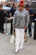 MARY J. BLIGE Arrives at Michael Kors Fashion Show in New York 09/10/2024