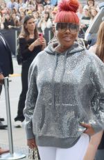 MARY J. BLIGE Arrives at Michael Kors Fashion Show in New York 09/10/2024