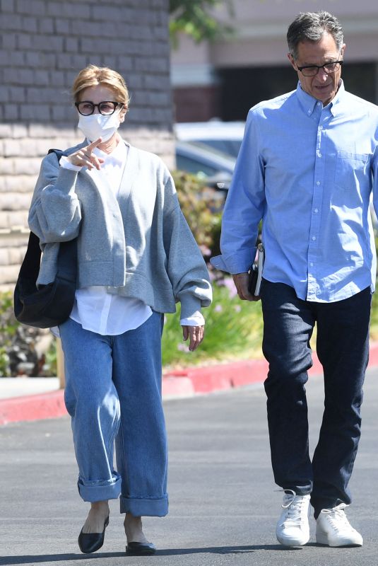 MAUREEN MCCORMICK and Michael Cummings Out in Calabasas 09/03/2024