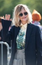 MEG RYAN Arrives at Loewe Show at Paris Fashion Week 09/27/2024