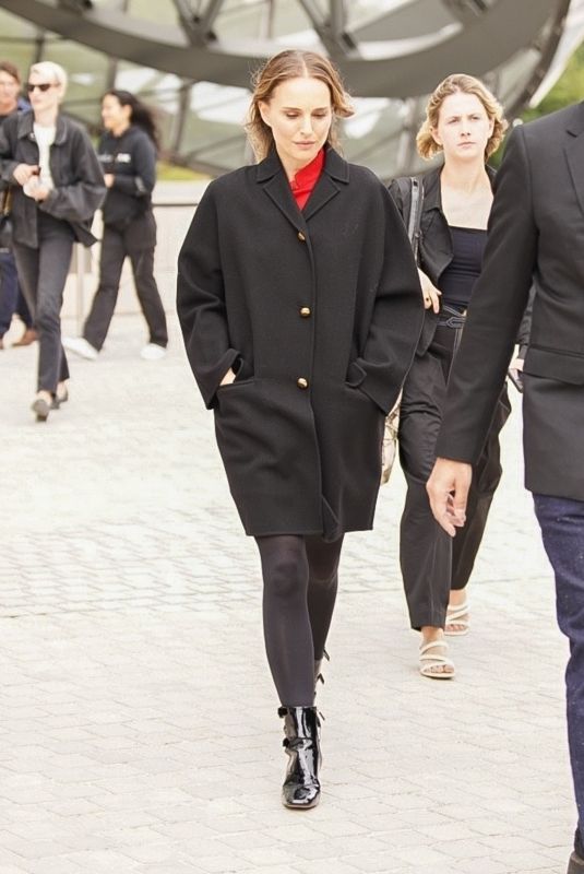 NATALIE PORTMAN Arrives to Presented LVMH Awards at Louis Vuitton Foundation in Paris 09/10/2024