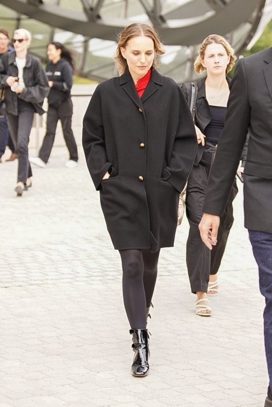 NATALIE PORTMAN Out and About in Paris 09/10/2024