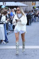 NATALIE ZARRA Arrives at Tommy Hilfiger Fsahion Show in New York 09/08/2024