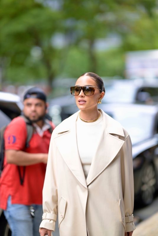 OLIVIA CULPO Arrives at Alice + Olivia Fashion Show in New York 09/07/2024