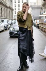 OLIVIA PALERMO Arrives at Del Core Fashion Show at Milan Fashion Week 09/18/2024