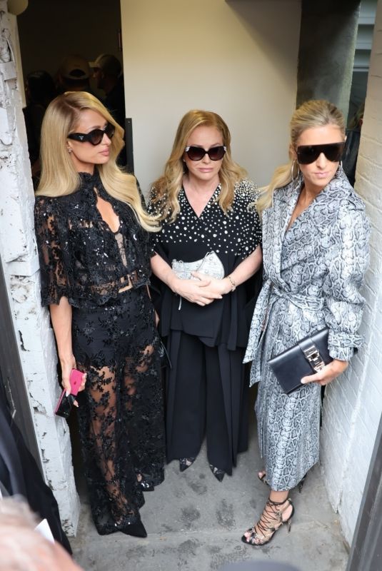 PARIS, NICKY and KATHY HILTON at Alice + Olivia Fashion Show in New York 09/07/2024