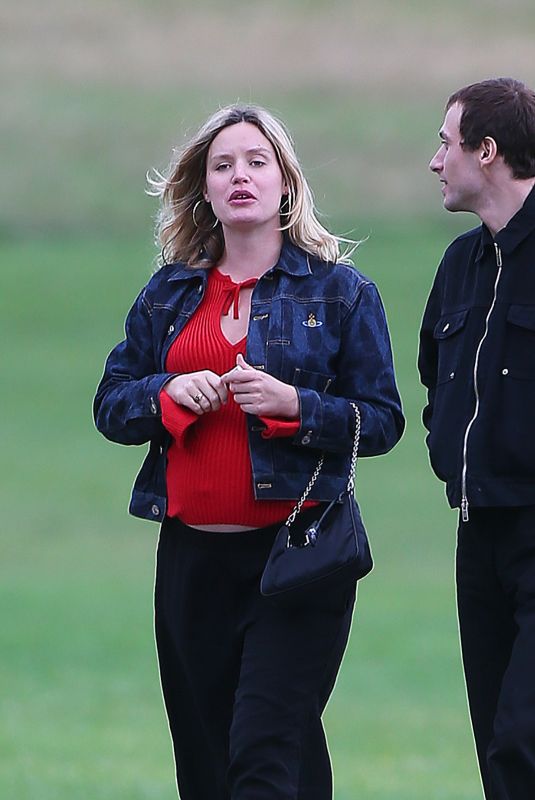 Pregnant GEORGIA MAY JAGGER and Cambryan Sedlick Out in London 09/10/2024