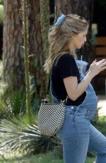 Pregnant KATHERINE SCHWARZENEGGER Out in Los Angeles 09/12/2024
