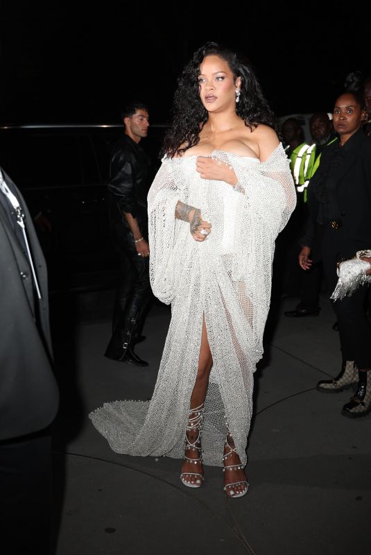 RIHANNA Arrives at Guggenheim Museum in New York 09/06/2024