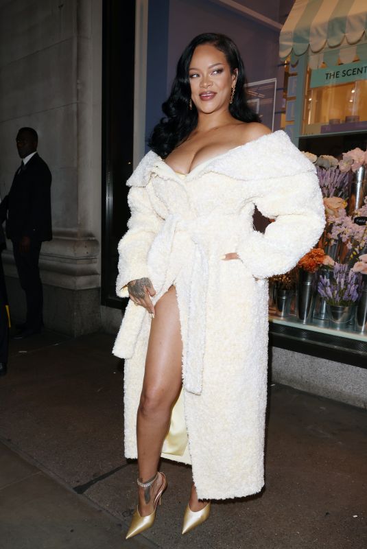 RIHANNA Arrives at Selfridges for an Fenty Event in London 09/16/2024