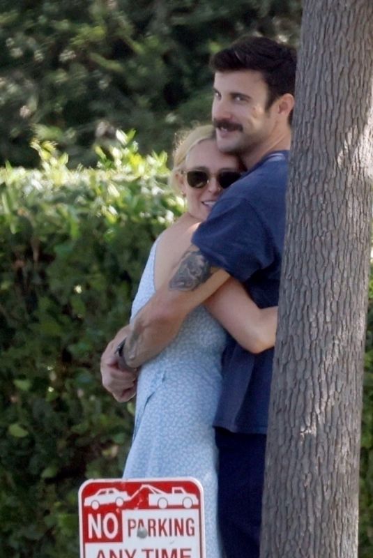 RUMER WILLIS Makes Out with Mystery Firefighter in Los Angeles 09/13/2024