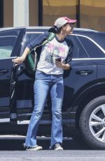 SARAH SILVERMAN Giving $50 to Homeless Man Before Lunch in Studio City 08/31/2024