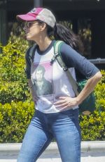 SARAH SILVERMAN Giving $50 to Homeless Man Before Lunch in Studio City 08/31/2024
