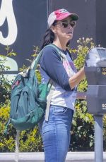 SARAH SILVERMAN Giving $50 to Homeless Man Before Lunch in Studio City 08/31/2024