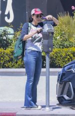 SARAH SILVERMAN Giving $50 to Homeless Man Before Lunch in Studio City 08/31/2024