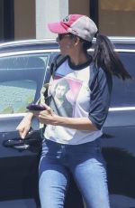 SARAH SILVERMAN Giving $50 to Homeless Man Before Lunch in Studio City 08/31/2024