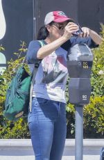 SARAH SILVERMAN Giving $50 to Homeless Man Before Lunch in Studio City 08/31/2024