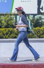 SARAH SILVERMAN Giving $50 to Homeless Man Before Lunch in Studio City 08/31/2024