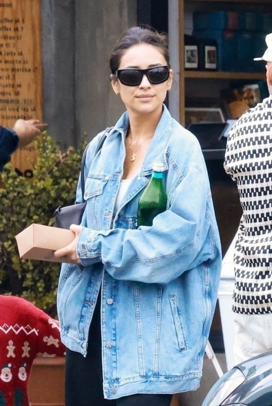 SHAY MITCHELL Meets up with Friends for Lunch in Los Feliz 09/21/2024
