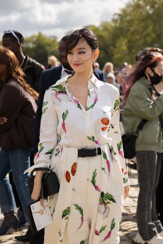 SHIN MINA Arrives at Loewe Show at Paris Fashion Week 09/27/2024
