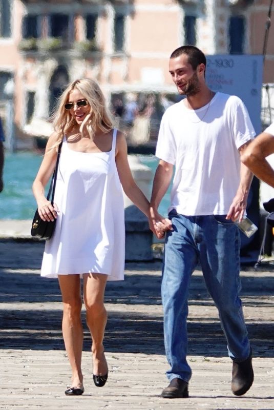 SIENNA MILLER and Oli Green Out in Venice 09/07/2024