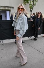 SIENNA MILLER Arrives at Chloe Womenswear Spring-Summer 2025 Show at Paris Fashion Week 09/26/2024