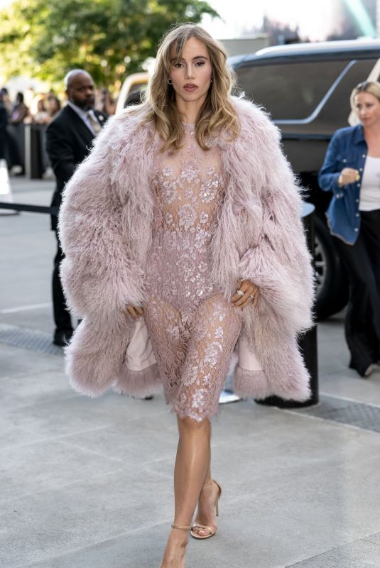 SUKI WATERHOUSE at Michael Kors S/S 2025 Fashion Show at New York Fashion Week 09/10/2024