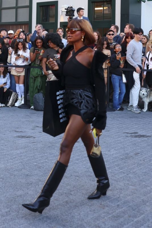 SYMONE Arrives at Tommy Hilfiger Fsahion Show in New York 09/08/2024