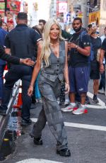 TORI SPELLING Arrives at Good Morning America in New York 09/04/2024