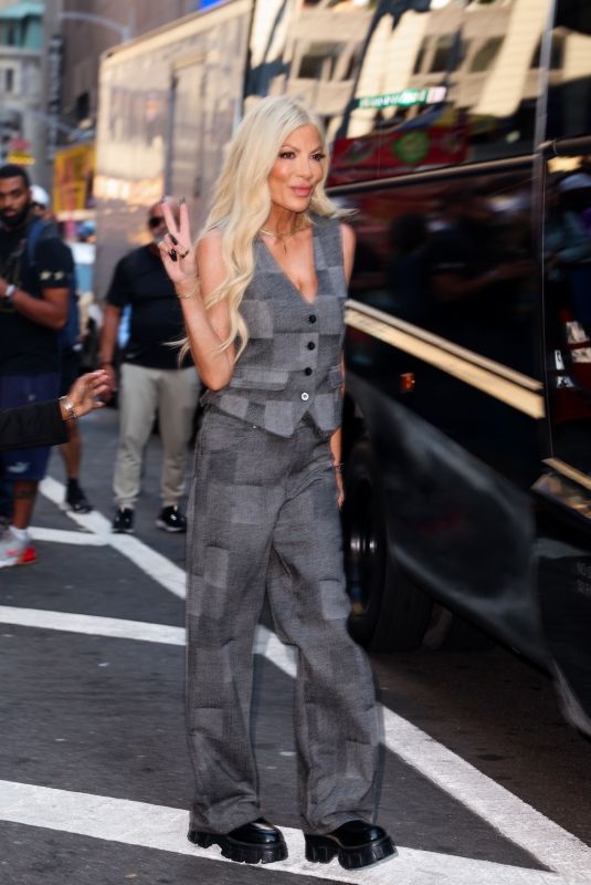TORI SPELLING Arrives at Good Morning America in New York 09/04/2024