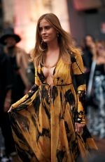 VALENTINA FERRAGNI Arrives at Roberto Cavalli Fashion Show at Milan Fashion Week 09/18/2024