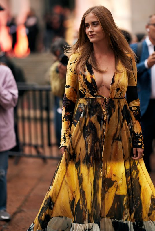 VALENTINA FERRAGNI Arrives at Roberto Cavalli Fashion Show at Milan Fashion Week 09/18/2024