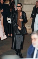 VITTORIA CERETTI Arrives at Schiaparelli Womenswear Spring-Summer 2025 Show in Paris 09/26/2024