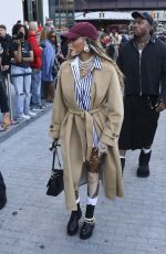 WINNIE HARLOW Arrives at Tommy Hilfiger Fsahion Show in New York 09/08/2024