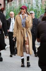 WINNIE HARLOW Arrives at Tommy Hilfiger Fsahion Show in New York 09/08/2024