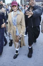WINNIE HARLOW Arrives at Tommy Hilfiger Fsahion Show in New York 09/08/2024