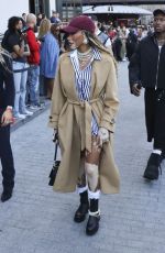 WINNIE HARLOW Arrives at Tommy Hilfiger Fsahion Show in New York 09/08/2024