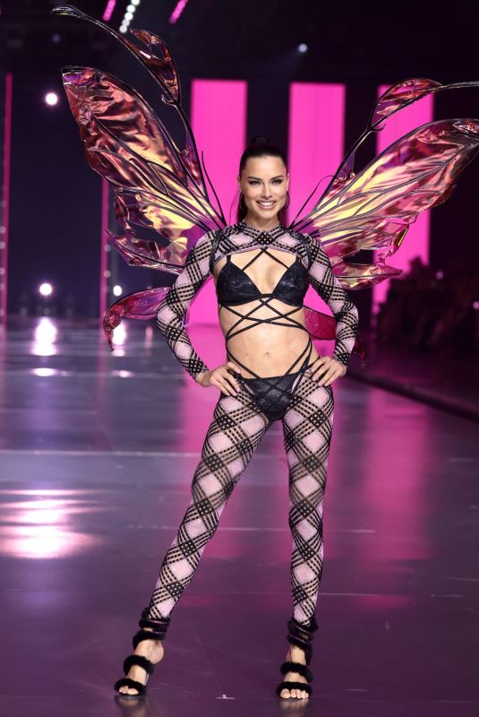 ADRIANA LIMA Walks Runway at Victoria’s Secret Fashion Show at Duggal Greenhouse at Brooklyn Navy Yard in Brooklyn 10/15/2024