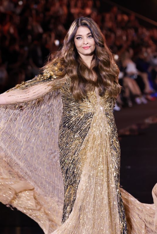 AISHAWARYA RAI at Le Defile L