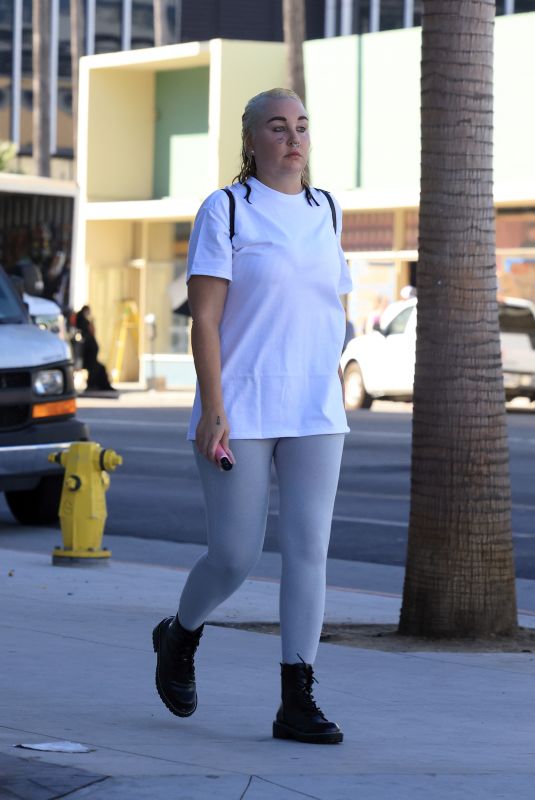 AMANDA BYNES Out for Coffee in Los Angeles 10/23/2024