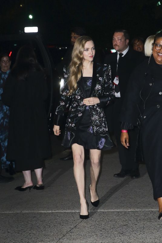 AMANDA SEYFRIED Arrives at Giorgio Armani Women’s SS25 Fashion Show in New York 10/17/2024