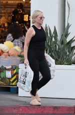 AMY POEHLER Shopping at Bristol Farms in Los Angeles 10/26/2024