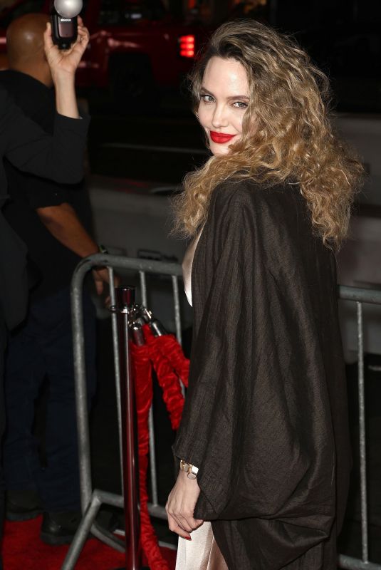 ANGELINA JOLIE Arrives at Maria Premiere at 2024 AFI Fest at TCL Chinese Theatre in Hollywood 10/26/2024